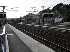 Vestige de la gare de 1910 (au centre).