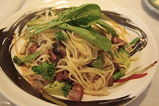 Spaghetti with firefly squid