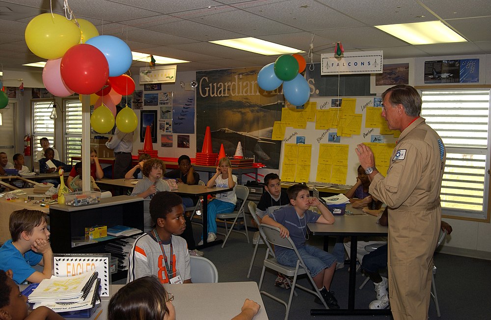 US Navy 041028-F-0971G-021 Retired Capt. Dale Snodgrass speaks to children from the Starbase program at the Florida Air National Guard Base in Jacksonville, Fla.jpg