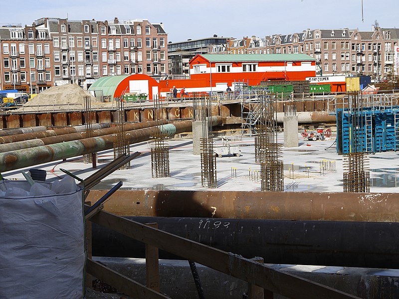 File:Large excavation of the building-project De Hallen, Amsterdam-West - Grote bouwput van De Hallen in de Kinkerbuurt, Amsterdam Oud-West.jpg