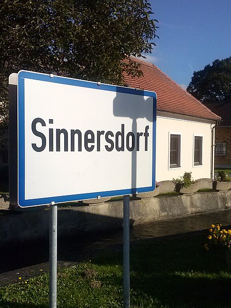 File:Sinnersdorf Ortstafel.jpg