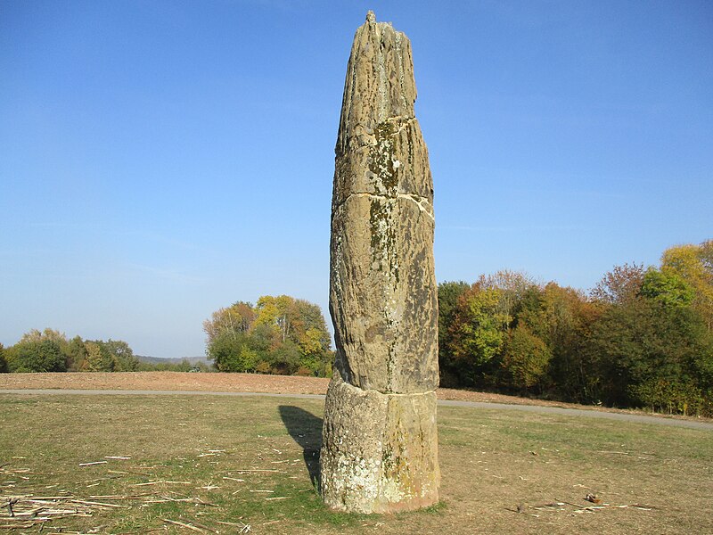 File:Le menhir du Gollenstein.jpg