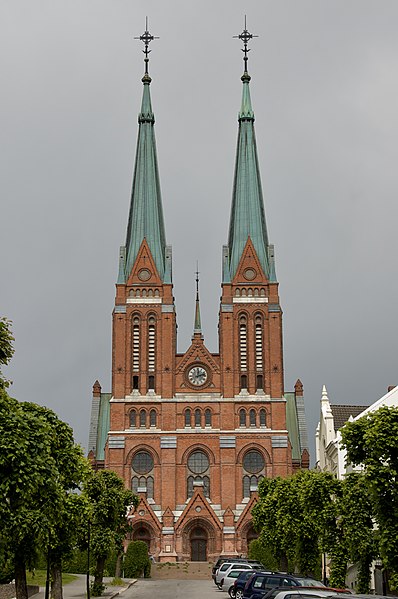 File:Skien kirke - front.jpg