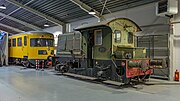 Interieur van de loods van Transit Oost met locomotor NS 270 en erachter treinstel NS 186; 20 juni 2017.