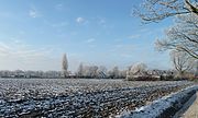 Gezicht op 't Hoekje vanaf de Ooster Waarddijk (Kommerzijl)