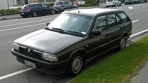 Facelift-mallin (1987) farmarikorinen Alfa Romeo 33.