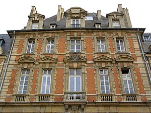 Pavillon du roi, uno de los hôtels de la Plaza de los Vosgos de París, antigua Place Royale (1605-1608).