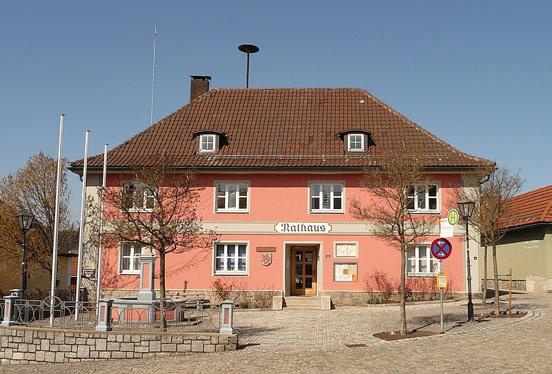 File:Rathaus Frauenau.JPG