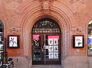 Entré till Dansmuseet, Drottninggatan 17.