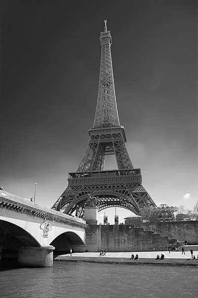 File:Tour Eiffel B^W - panoramio.jpg