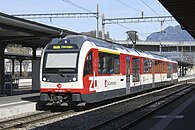 Dreiteiliger ABeh 160 „Fink“ der Zentralbahn mit zwei Adhäsions- und zwei Zahnrad­trieb­dreh­gestellen. Die Zahnrad­dreh­gestelle haben je eine Antriebs- und eine Laufachse. (2012)