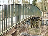 Lavesbrücke mit unterhalb liegendem Linsenträger