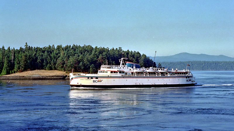 File:Queen of Tsawwassen entering Active Pass at Helen Pt. - Summer 1986 (D.O. Thorne photo).jpg