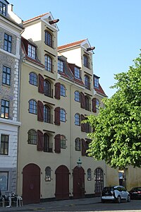 The building viewed from the quay.