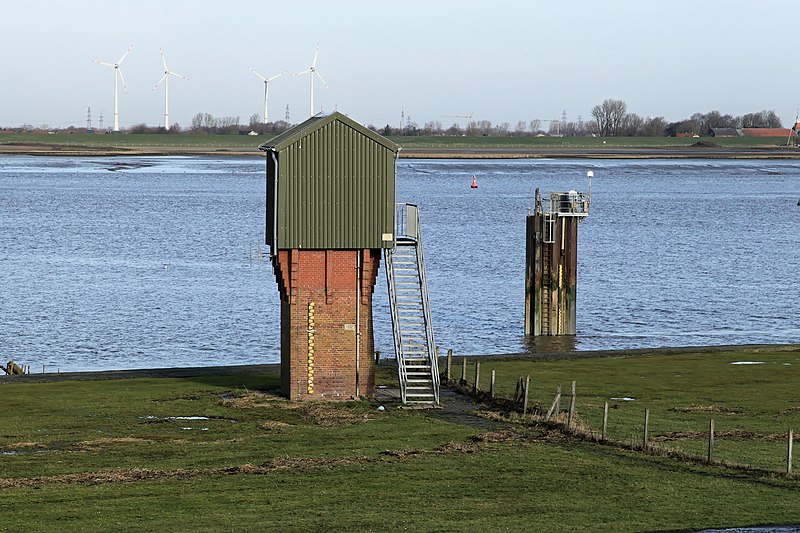 File:Jemgum Pogum + Emden - Emsmündung + Pegel 01 ies.jpg