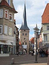 Stadspoort met de Westerturm, een gedraaide toren