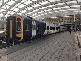 Een trein van Northern Rail in het station Manchester Victoria