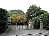 西園寺記念館正門