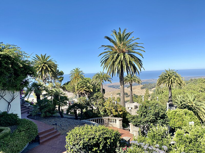 File:Gardens, Hearst Castle, San Simeon, CA (53851151223).jpg