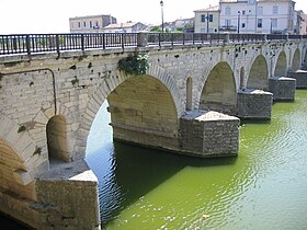 Le pont, côté est.