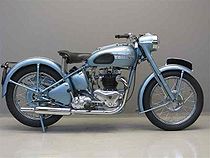 De 650cc-Triumph 6T Thunderbird verscheen in 1950, nog zonder achtervering