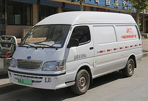 D10電動客貨車，外觀源自第四代豐田Hiace