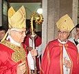 Maurizio Malvestiti et Bashar Matti Warda durant la Vigile nocturne de Pentecôte dans la cathédrale de Lodi, le 14 mai 2016.