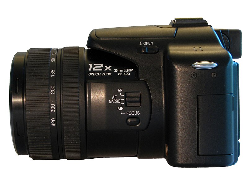 File:Panasonic Lumix DMC-FZ30 (left).jpg