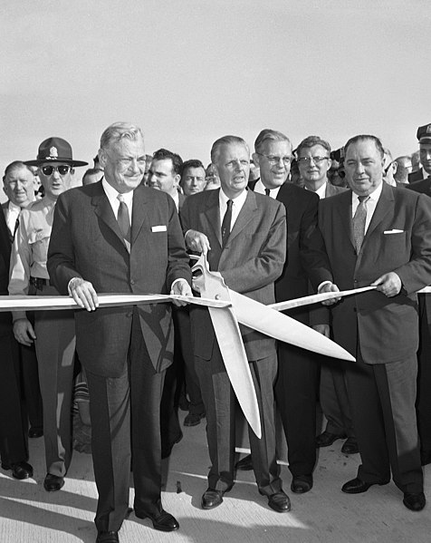 File:Ribbon cutting opening Congress Expressway October 12, 1960. - 36609469452.jpg