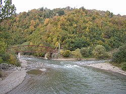 Soutok Černé Tisy (vlevo) a Bílé Tisy nad Rachovem