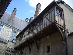 Balcon à pans de bois, rue de la Crosse,