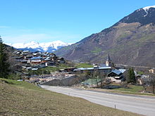 Vue du dessus du village de Saint-Bon-Tarentaise.