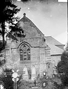 Transept et cimetière.