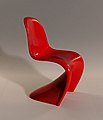 Ein roter Panton Chair – erstmals 1967 vorgestellt