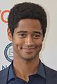 Alfred Enoch interpreta Wes Gibbins.