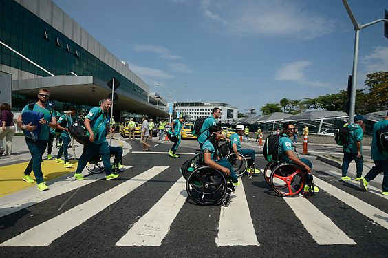 Brazil delegation ... Deutsch: Sportler im Rollstuhl bei ihrer Ankunft in Rio ...