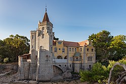 {{Early 20th Century house on the edge of Cascais town centre}}