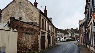 Restes de piliers des anciennes portes donnant sur la rue Saint-Thomas, actuelle rue de Nogent