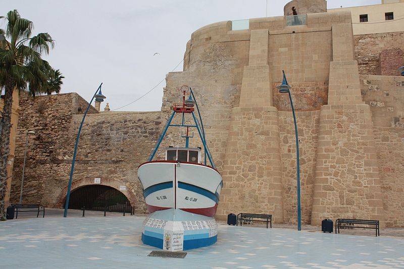 File:Plaza de los Pescadores, Melilla.jpg