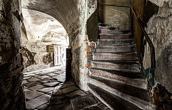 4: Staircase in weaver house, Nadrzeczna 2, Nowa Ruda, Poland. Author: Jar.ciurus