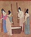 Apprêt de la soie par les dames de la cour, copie par l'empereur Huizong des Song d'une peinture de Zhang Xuan datant du VIIIe siècle, Rouleau portatif, encre et couleurs sur soie début XIIe siècle, 37 × 147 cm, Museum of Fine Arts, Boston. (3000 ans de peinture chinoise, 2003 p. 76)