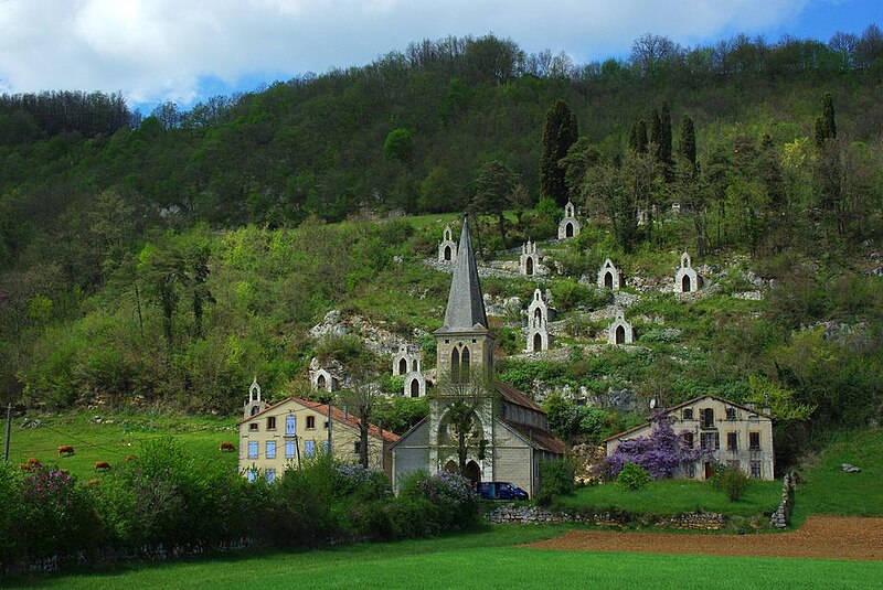 File:La Raynaude - Ariège.jpg