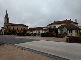 Centrum Chamboret met gemeentehuis en kerk Saint-Antoine