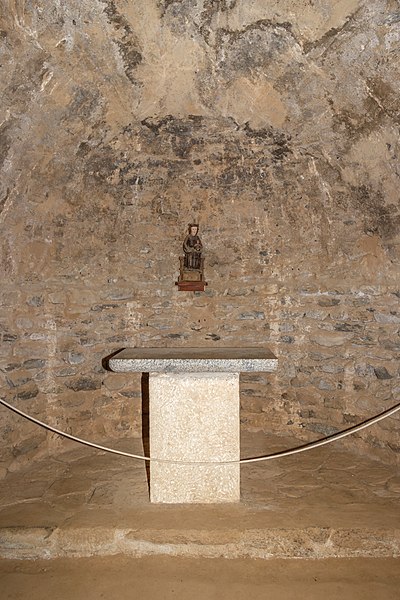 File:Abbaye Saint-Michel de Cuxa - crypt 02.jpg