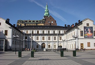 Södra stadshuset med del av Ryssgården i förgrunden.