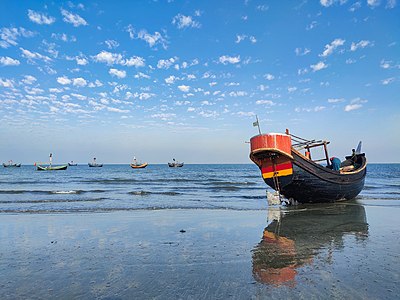 Fiskebåtar vid St. Martin's Island i Bangladesh.