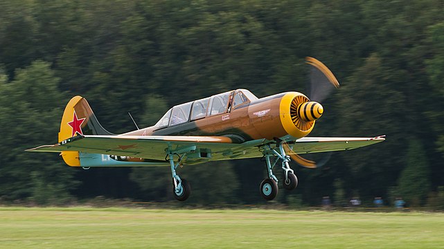 Yakovlev Yak 52 (1986).