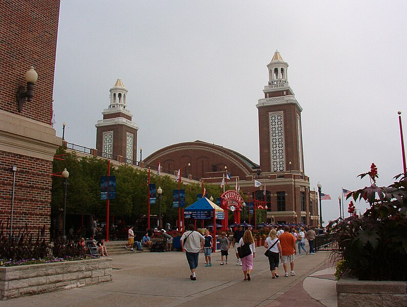 File:Convention center at the end of Navy Pier (1024479914).jpg