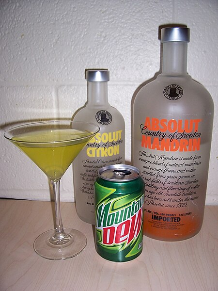 File:Vodkadew with ingredients.jpg