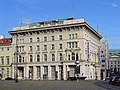 The 1910s extension in 2014, with the Austrian Constitutional Court on the left and Bank Austria Art Forum on the right